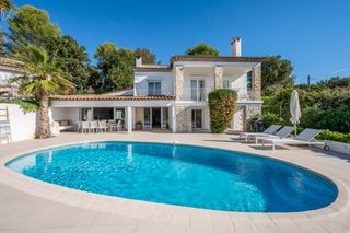Villa Portrait French Riviera Olivers Travels1
