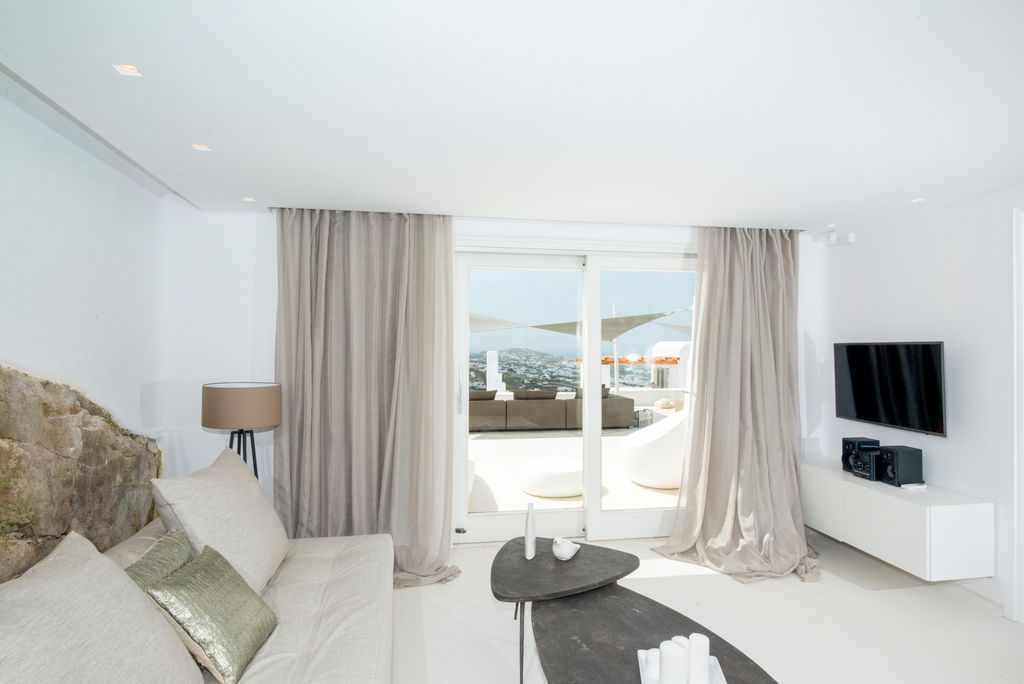 Serpentine Suite Mykonos Olivers Travels5