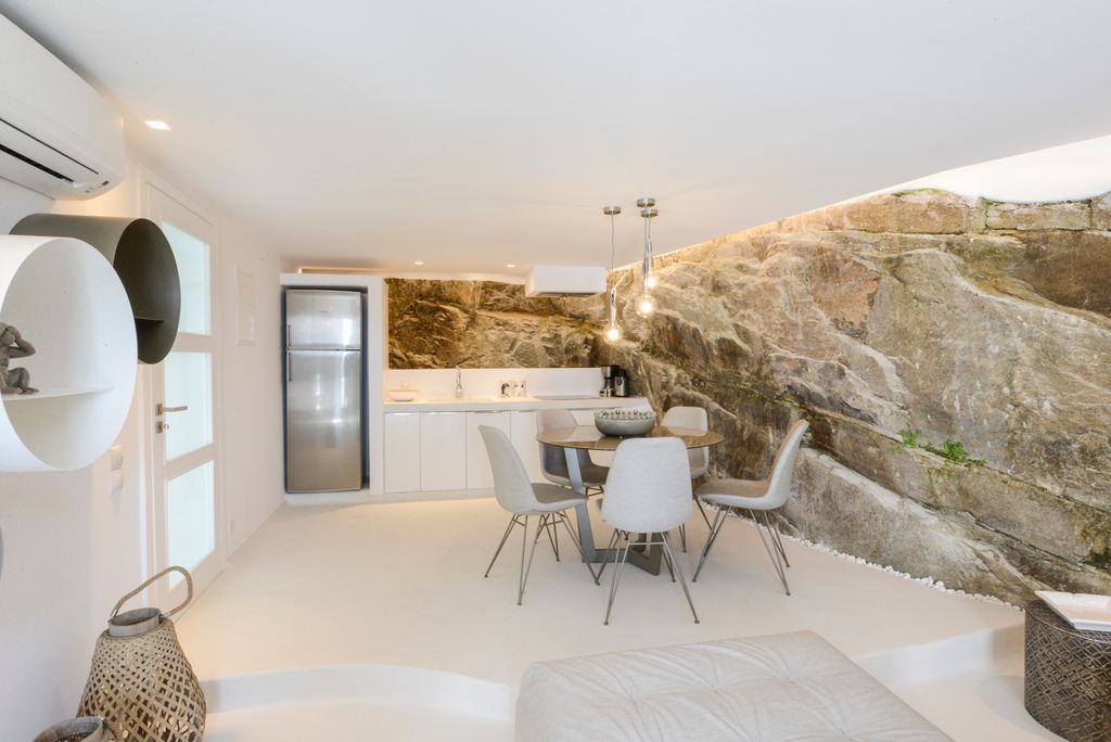 Petalite Suite Mykonos Olivers Travels 3