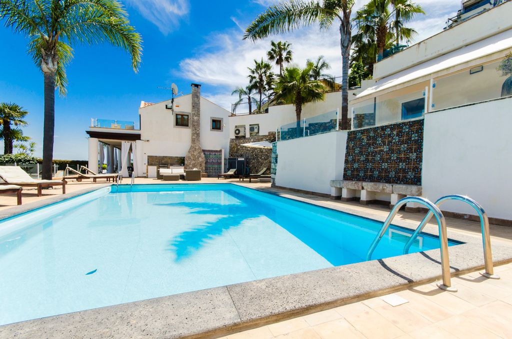 Villa Naxos Italy Sicily OliversTravels 2