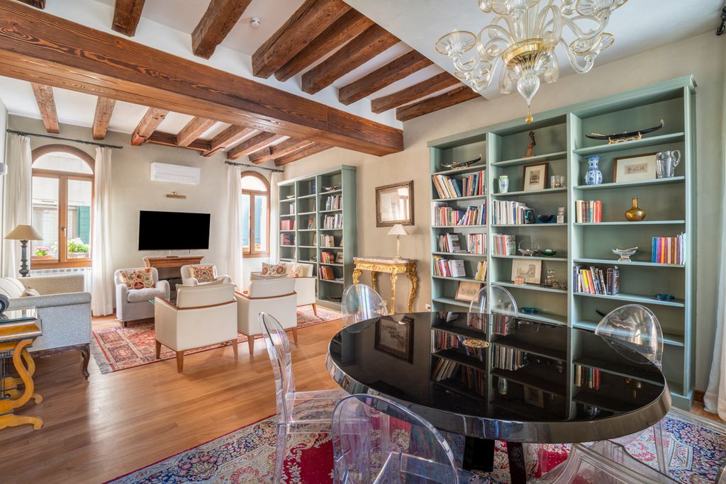 Corollina Venice Olivers Travel 4