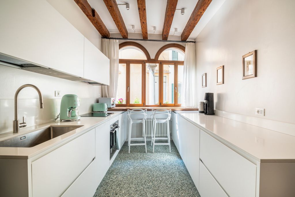 Corollina Venice Olivers Travel 5