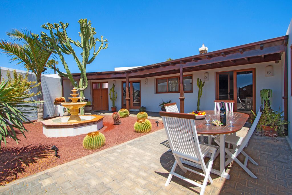 Casa Playa Blanca Lanzarote Olivers Travels 2