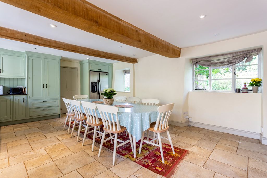 Dove Farmhouse Cotswolds Olivers Travels4