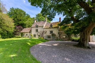 Dove Farmhouse Cotswolds Olivers Travels1