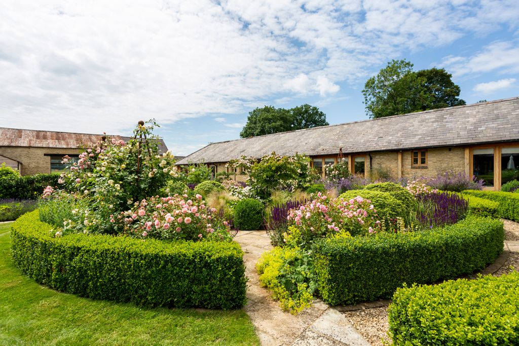 Lavender Farmhouse Cotswolds Olivers Travels2