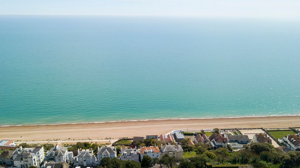 Riviera Apartment The Breakers Olivers Travels 2