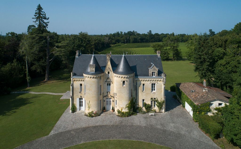 Chateau des Amours Aquitaine Olivers Travels 1