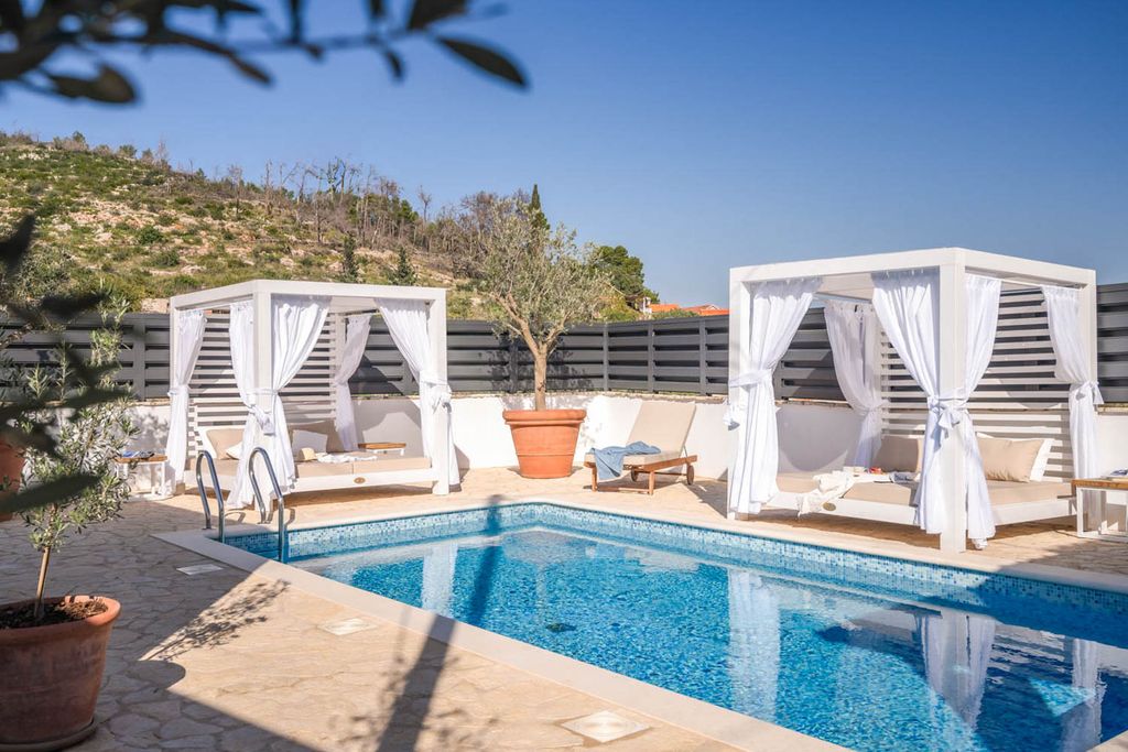 Villa Kobalt Dalmatian Island Croatia Olivers Travels 3