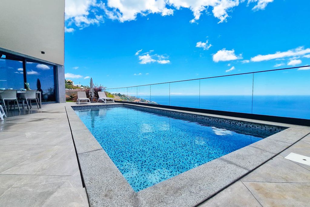 Villa Brava Calheta Portugal OliversTravels 2