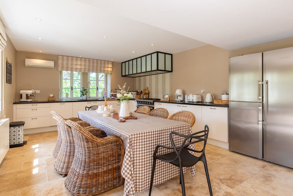 Vista Auguste Provence Olivers Travels 33.4