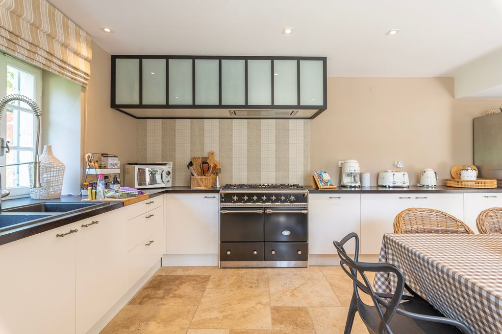 Vista Auguste Provence Olivers Travels 33.5