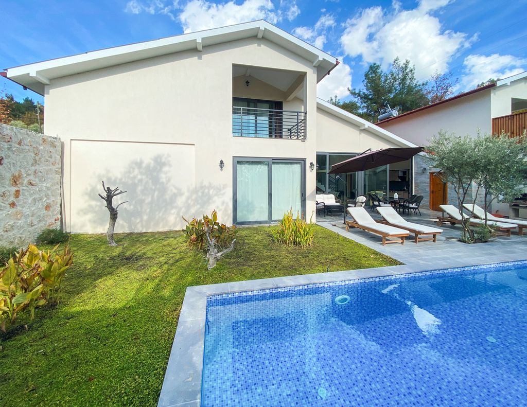 Villa Zeki Islamlar Olivers Travels 1