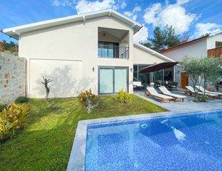 Villa Zeki Islamlar Olivers Travels 1