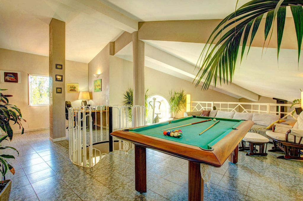 Villa Mahayana French Riviera Olivers Travels 5