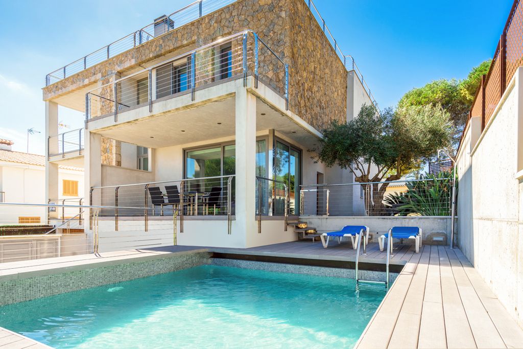 Alcudia Playa Mallorca Olivers Travels 1