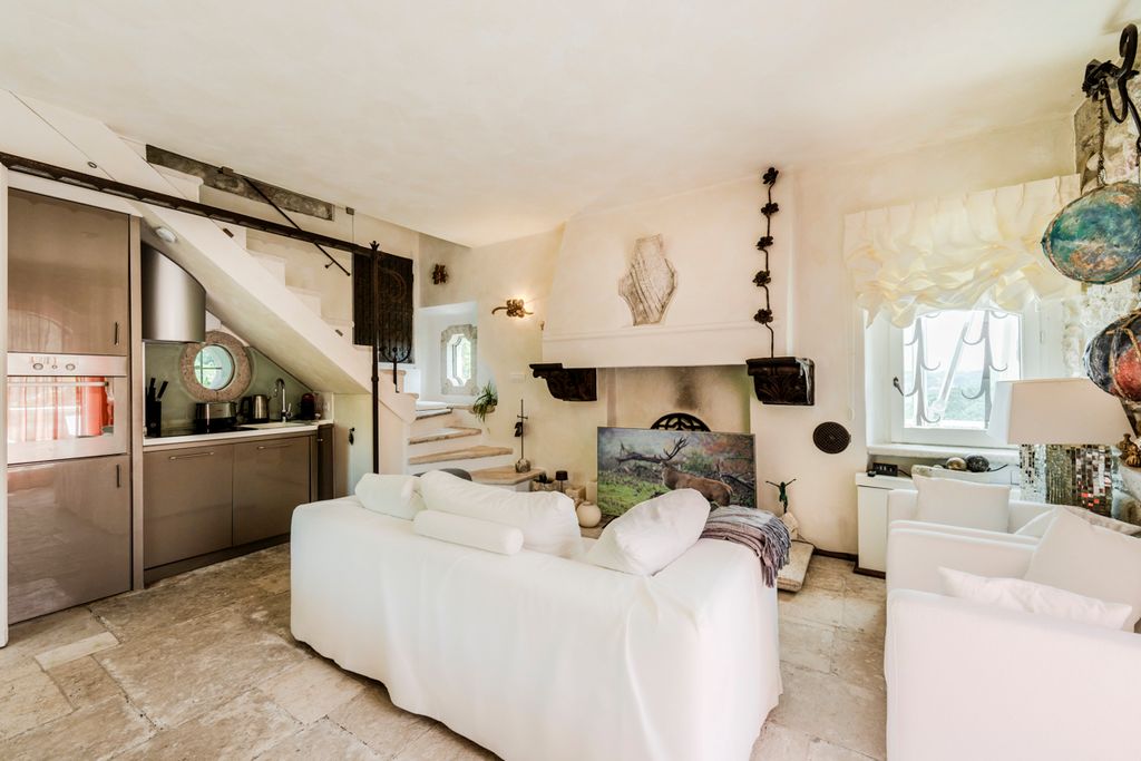 Lapis Turris Liguria Olivers Travls 3