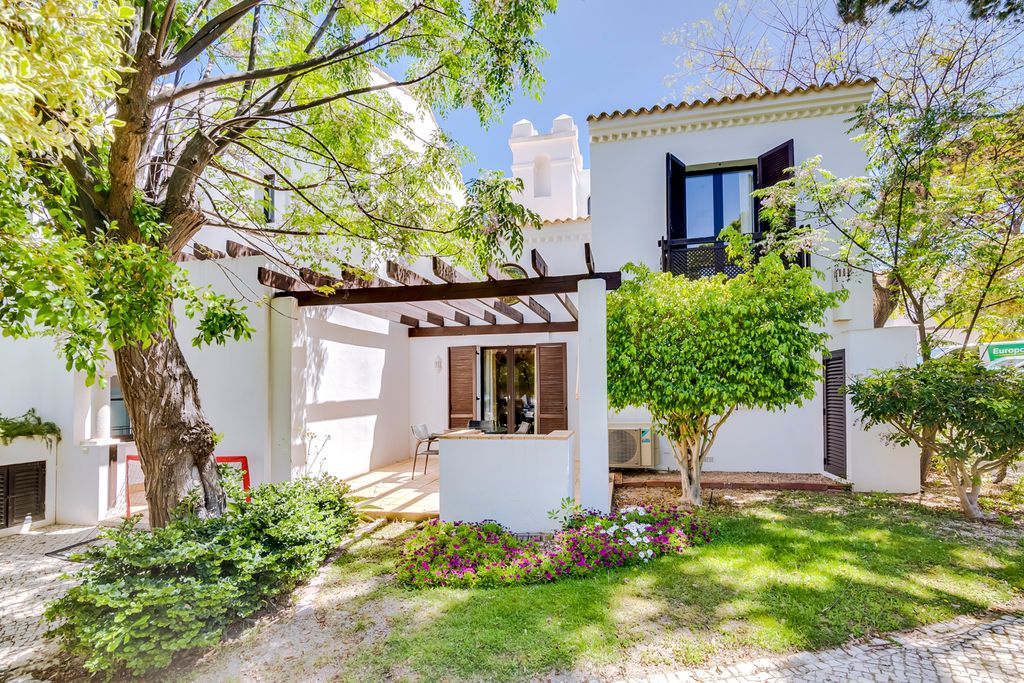 Pine Cliffs Townhouse II Olivers Travels 1