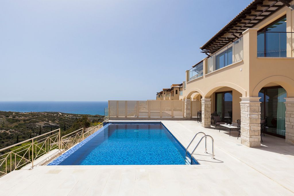 Villa Kaskavalli Aphrodite Hills Olivers Travels 1