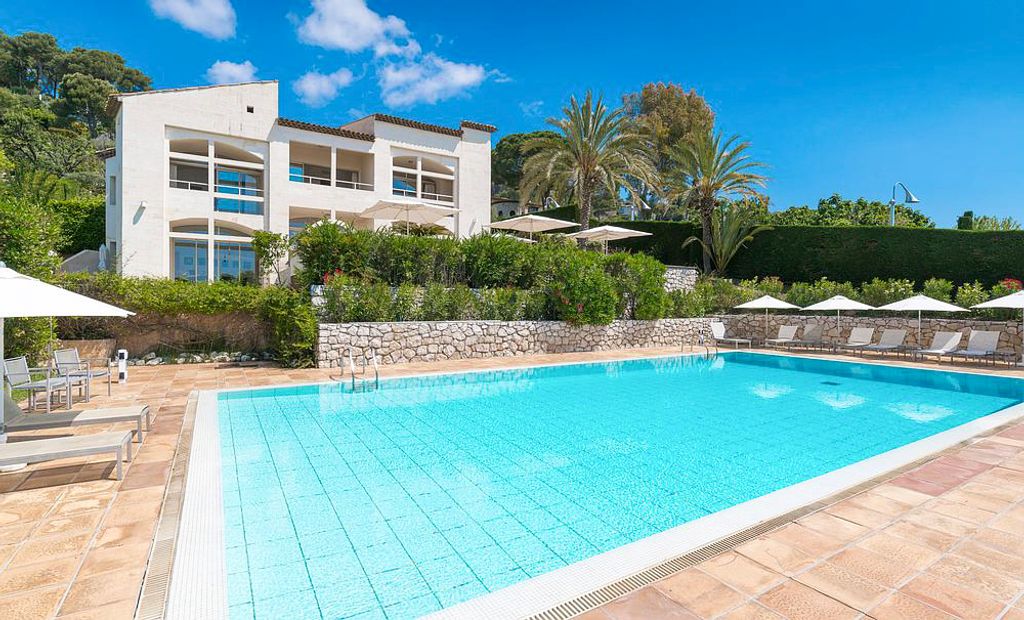 L Atrium French Riviera Olivers Travels 1