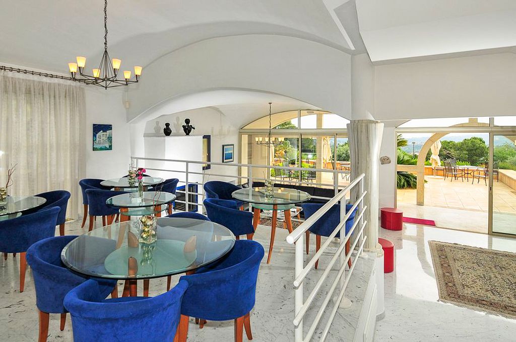 L Atrium French Riviera Olivers Travels 5