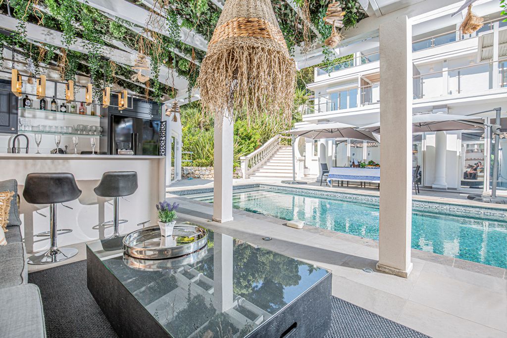 Villa Crystal French Riviera Olivers Travels5