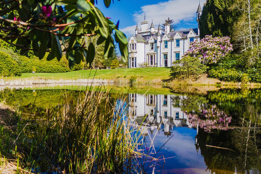 Cairngorms Castle Scotland Olivers Travels5