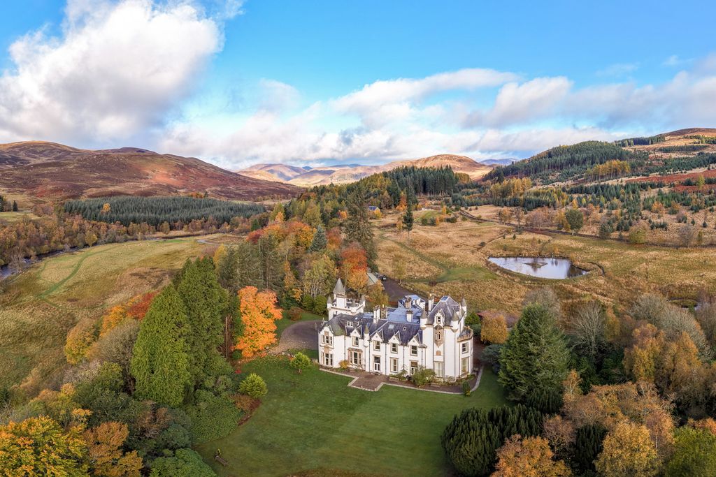 Cairngorms Castle Scotland OliversTravel 1