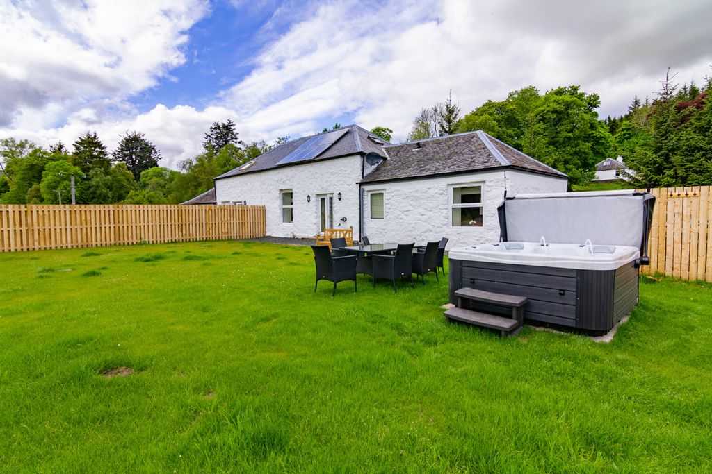 Munro Cottage Scotland Olivers Travels 1