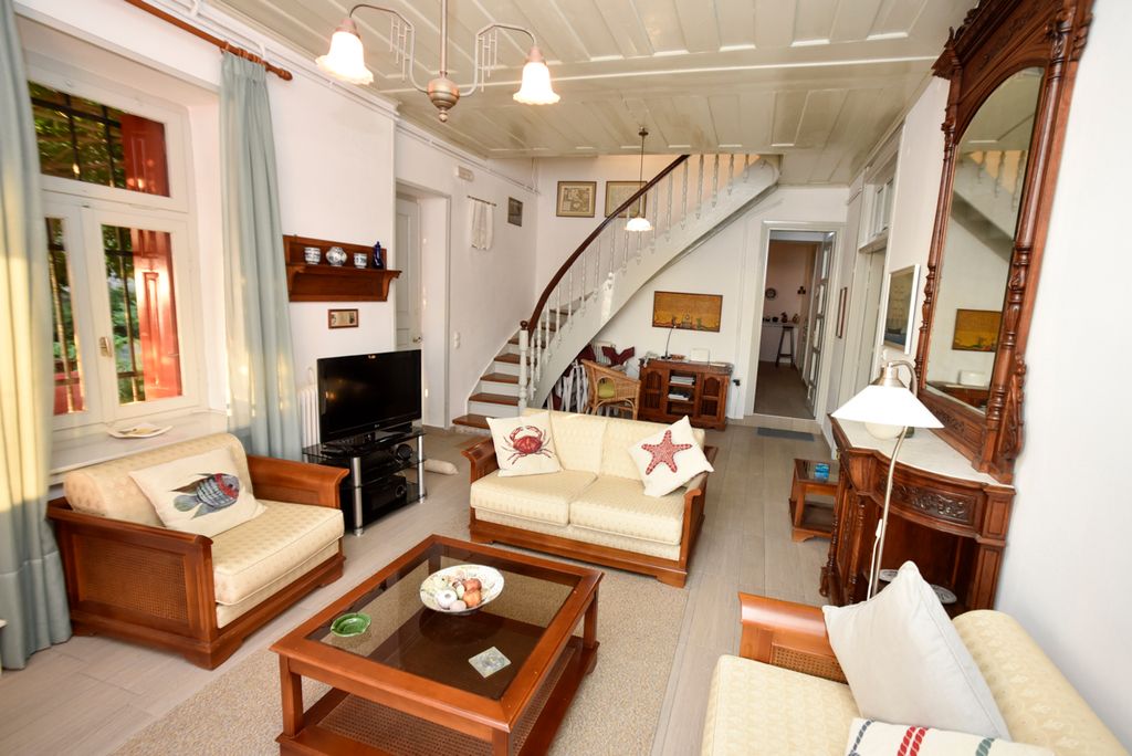 Maritsa Oikos Lesbos Olivers Travels 3