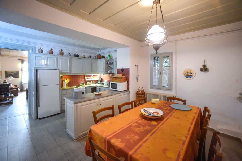 Maritsa Oikos Lesbos Olivers Travels 4