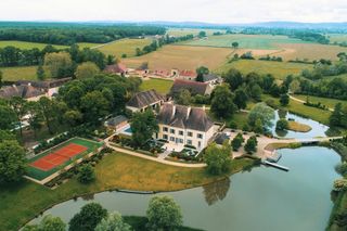 Palais de Reon Burgundy Olivers Traves1