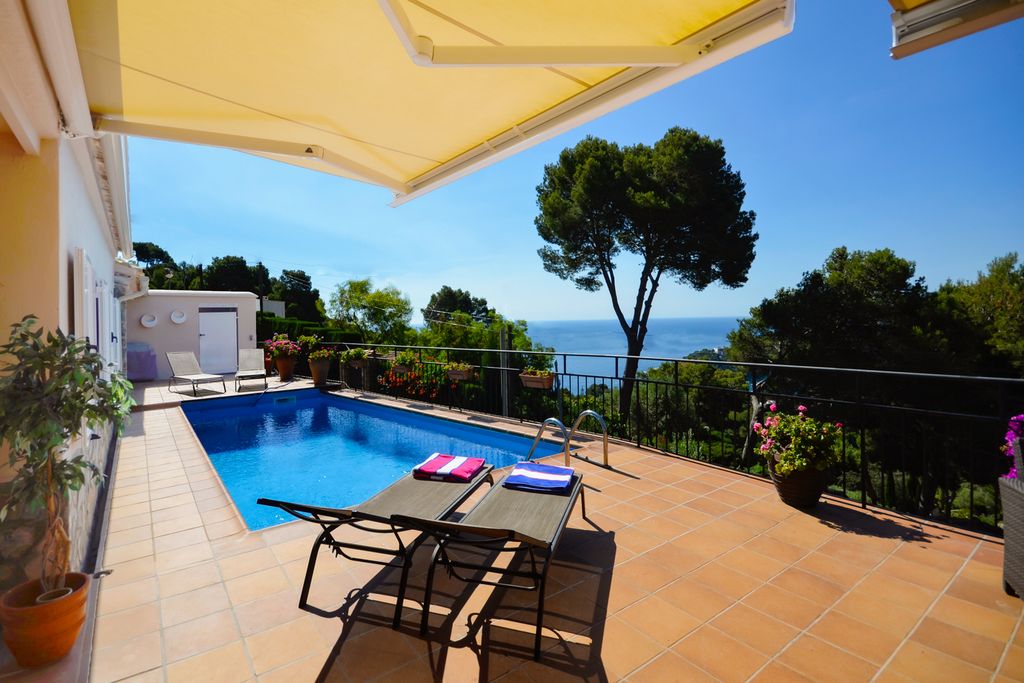 Villa Petunies Costa Brava Spain OliverTravel 2