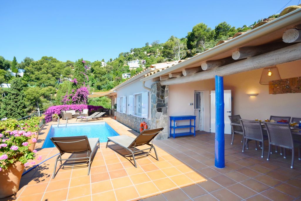 Villa Petunies Costa Brava Spain OliverTravel 1