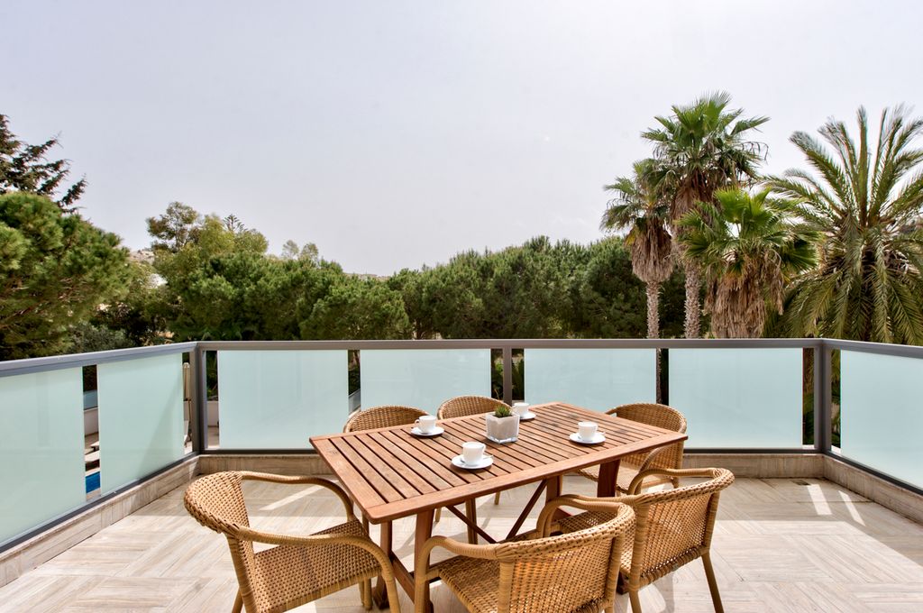 Villa Buzz Malta Olivers Travels 5