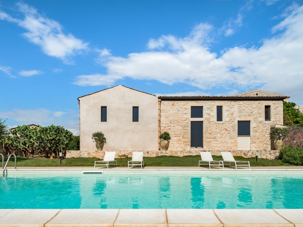 La Dolce Vita Sicily Italia OliversTravels 01