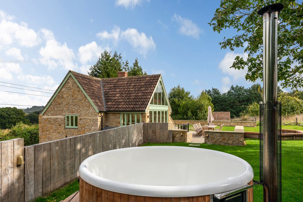 Elm Cottage Somerset Olivers Travels2