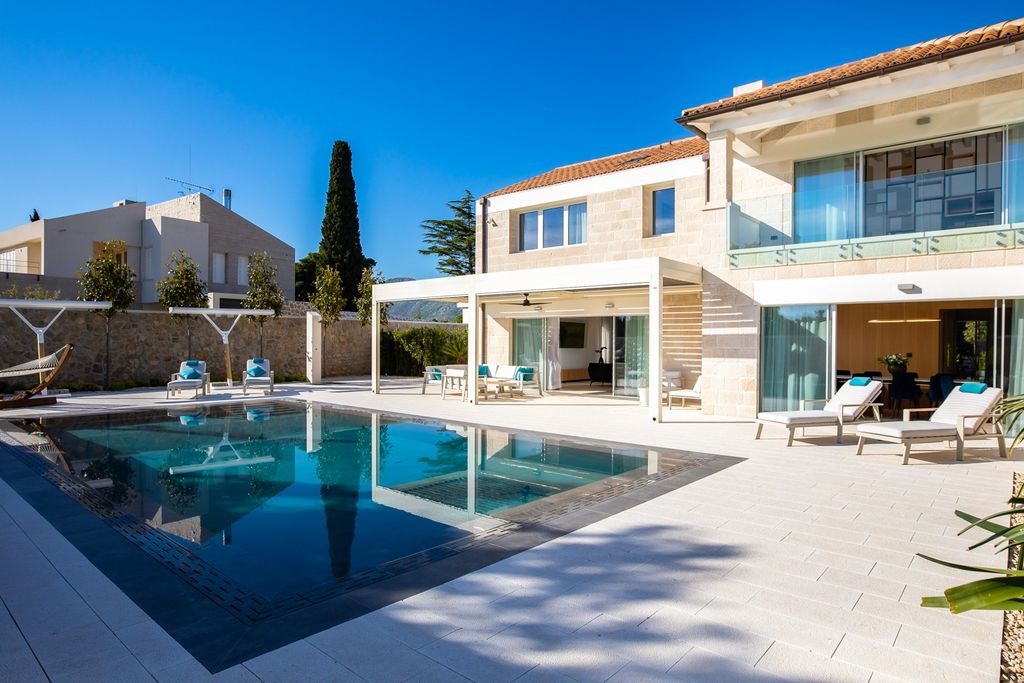 Villa regia Dubrovink Croatia Olivers Travels 2