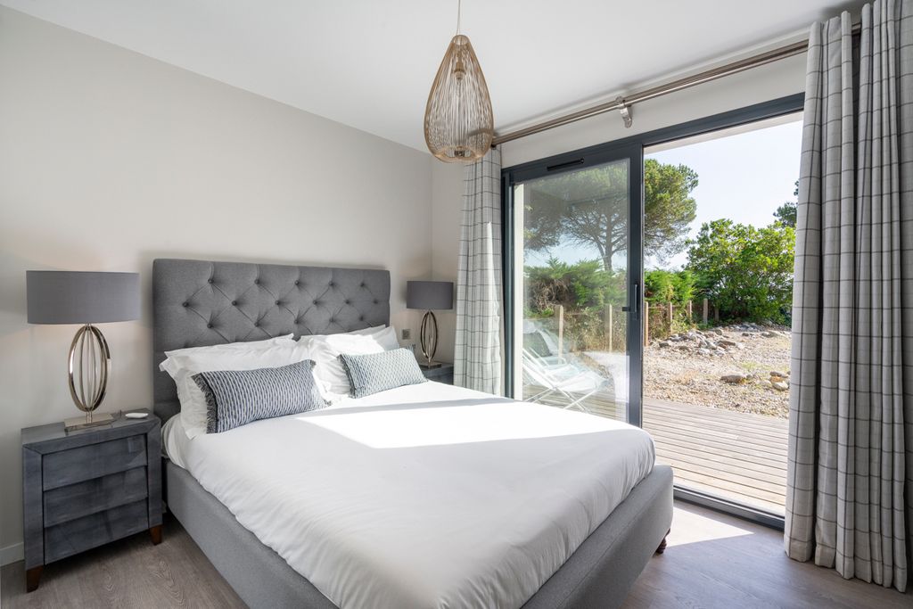 Maison du Lac Aquitaine Olivers Travels5