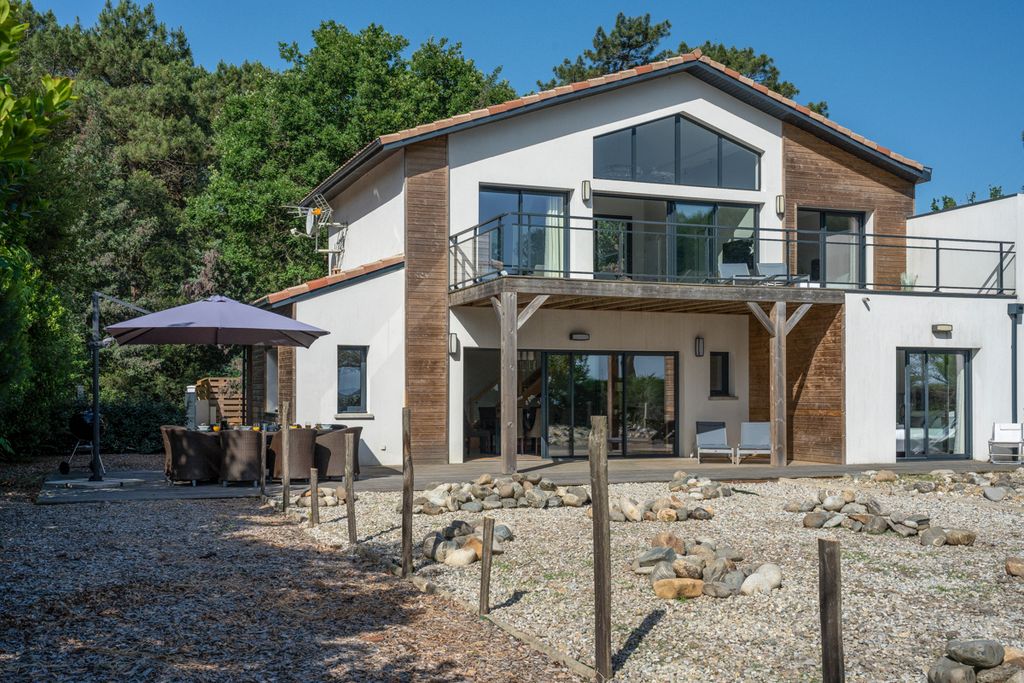 Maison du Lac Aquitaine Olivers Travels1