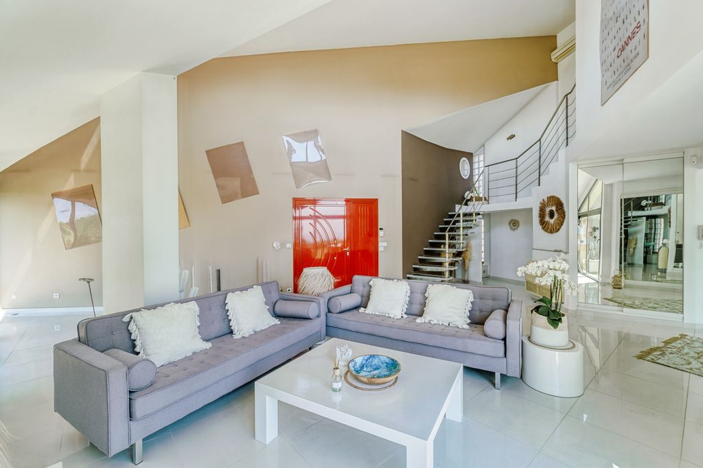 Villa des Caraibes French Riviera Olivers Travels 3