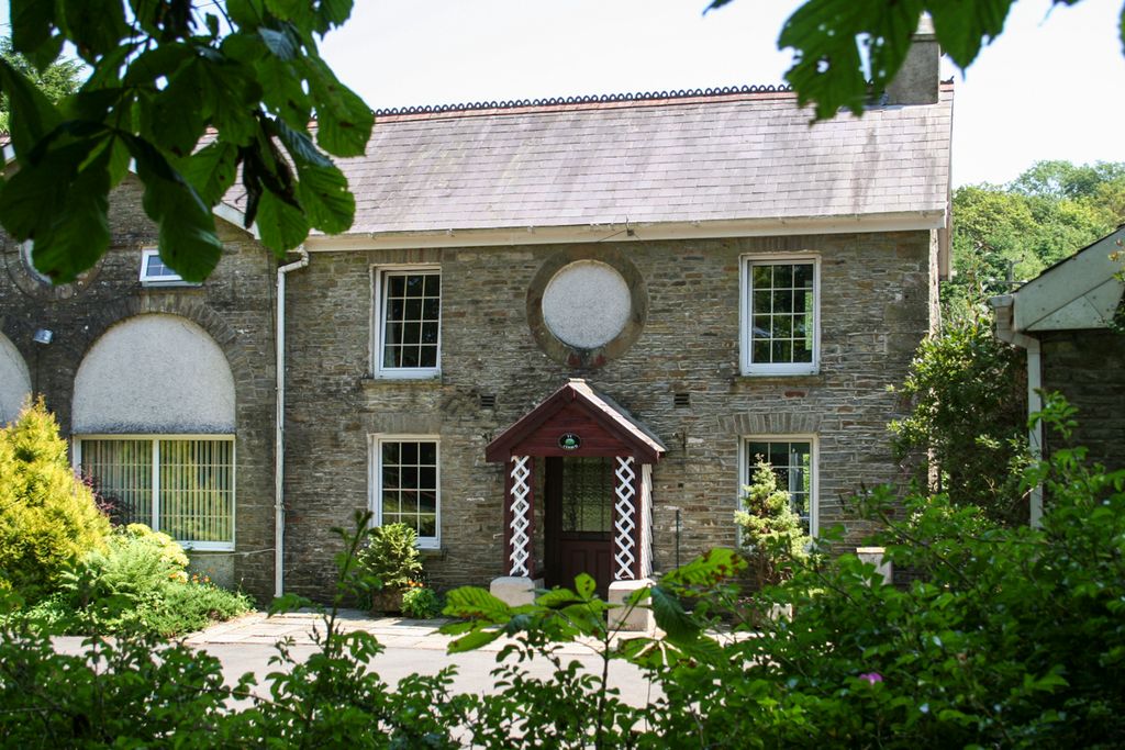 Mountain Coach House Wales Olivers Travels 1