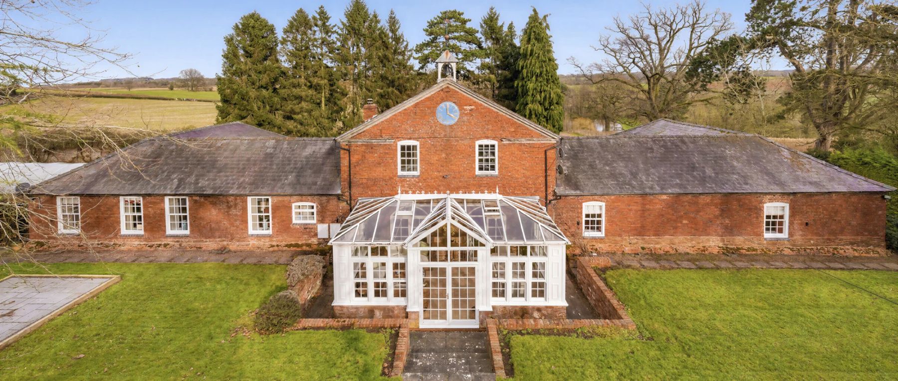 001 clock coach house england olivers travels desktop center