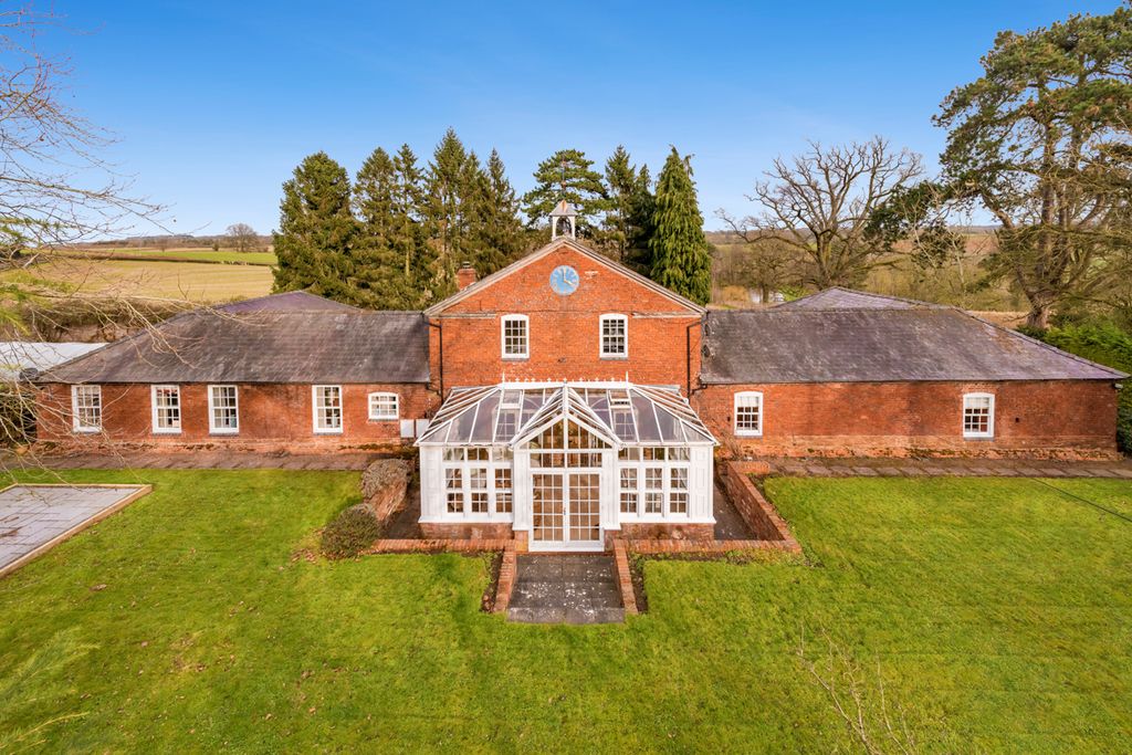 Clock Coach House Midlands Olivers Travels1