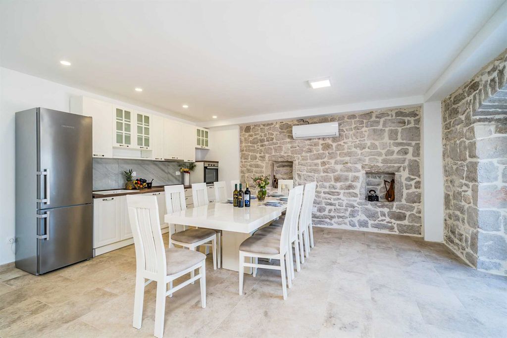 Villa Green Dalmatian Coast Olivers Travels4