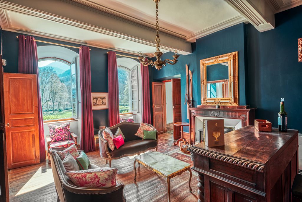 Chateau Des Frontieres Midi Pyrenees Olivers Travels 5