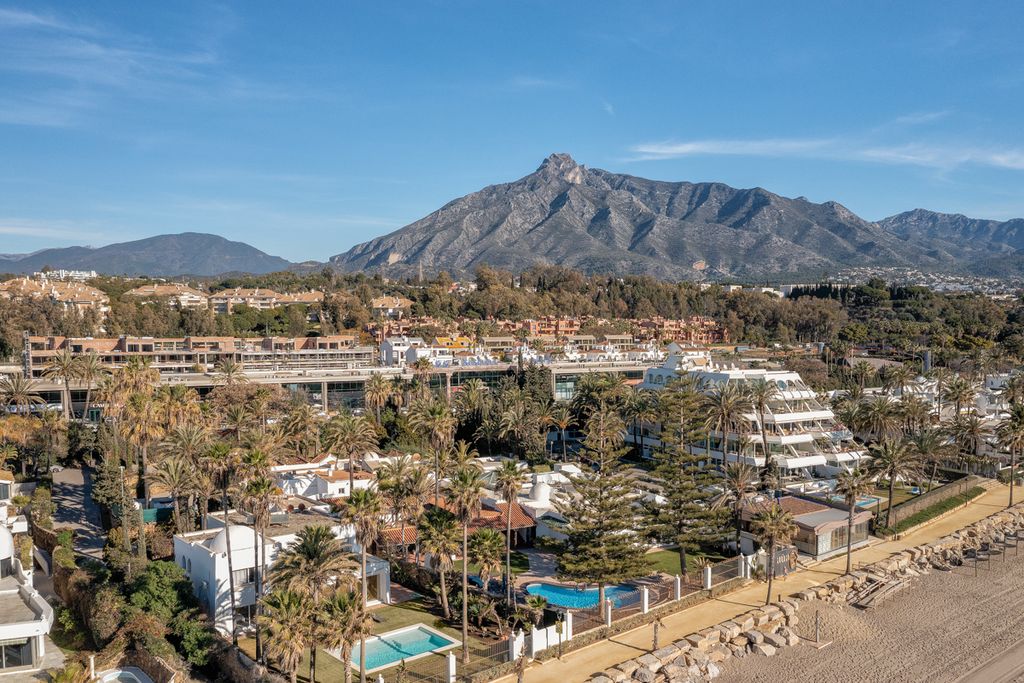 Villa Banus Mar Costa del Sol Olivers Travels 22