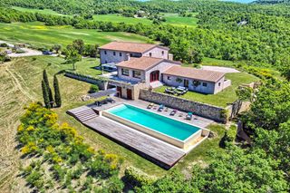 Rosa Alba Tuscany Olivers Travels1