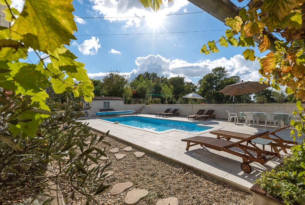 Maison Merisier Dordogne Olivers Travels6