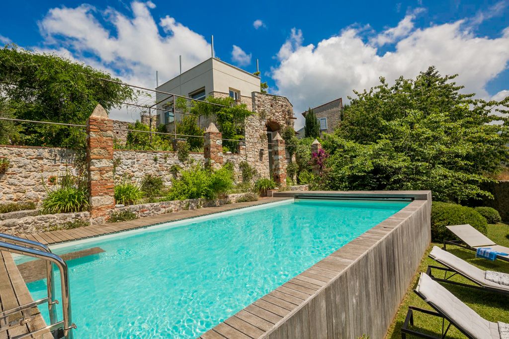 Residenza Castruccio Tuscany Olivers Travels 2 01